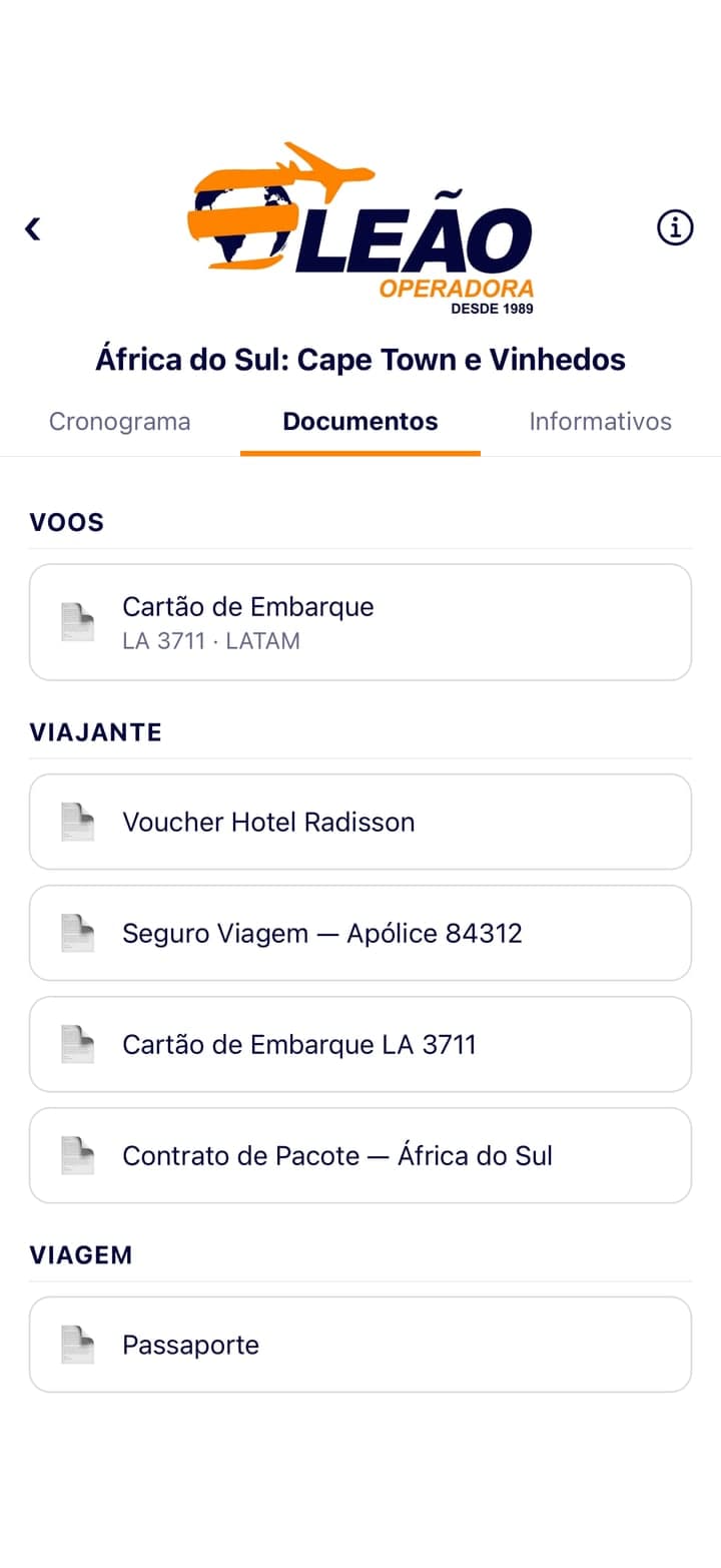 O aplicativo Leão Viagens aberto nos documentos de uma viagem: cartão de embarque, voucher do hotel, seguro e passaporte.