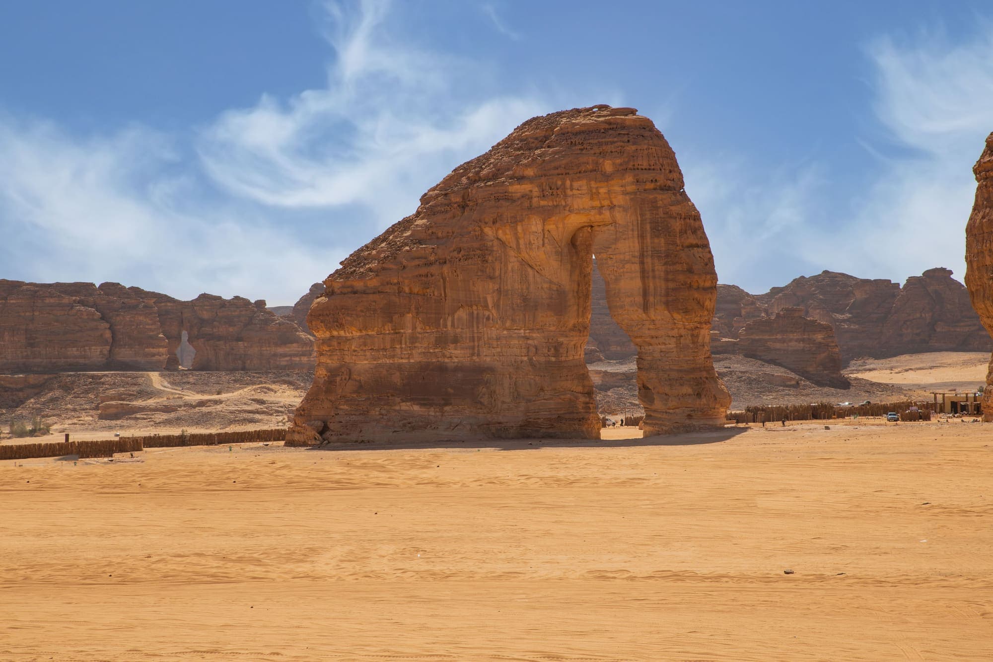 A Pedra do Elefante, em Al Ula, um rochedo de arenito em forma de elefante no meio do deserto.